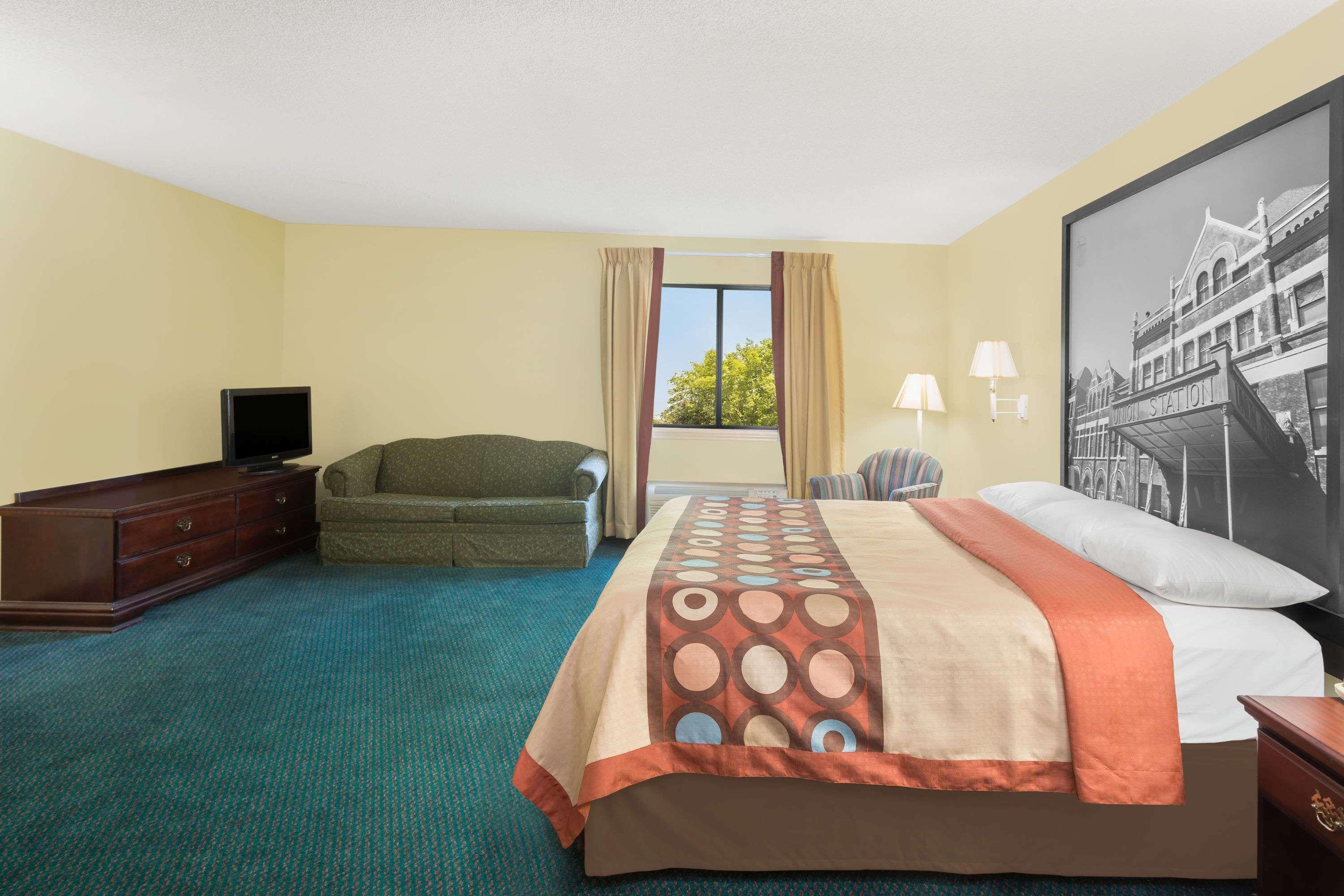 Super 8 By Wyndham Montgomery I-65 Eksteriør billede