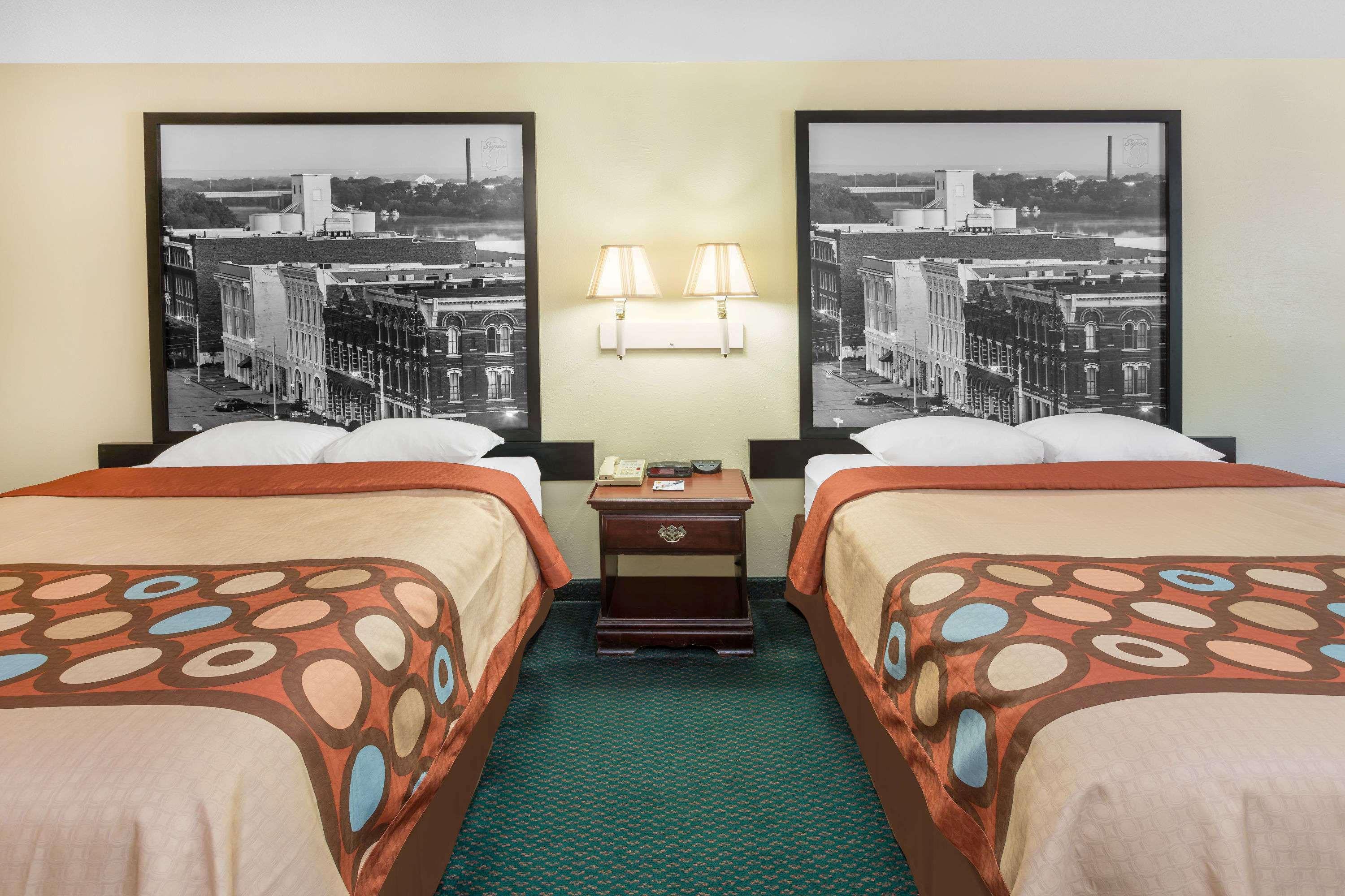 Super 8 By Wyndham Montgomery I-65 Eksteriør billede