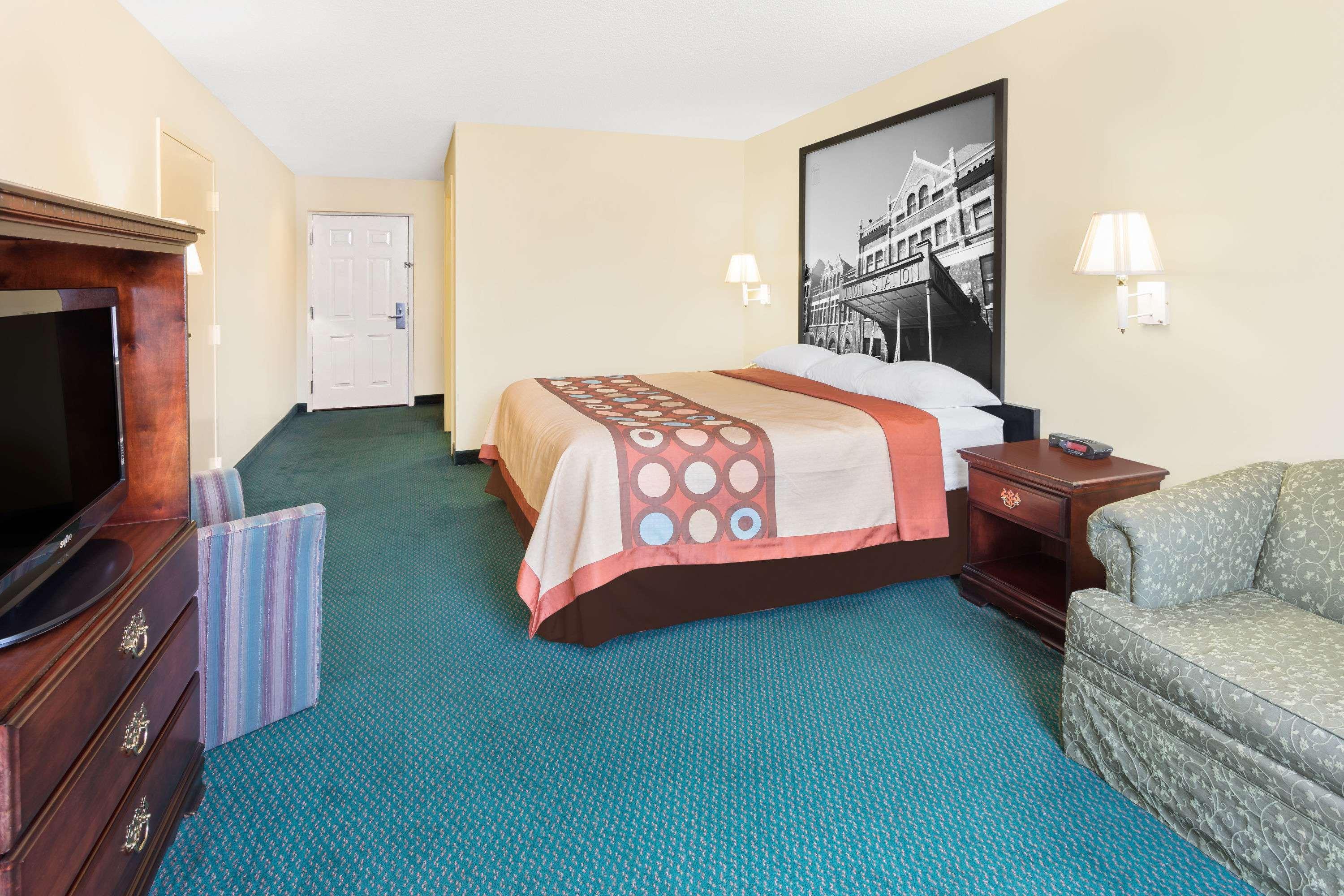 Super 8 By Wyndham Montgomery I-65 Eksteriør billede