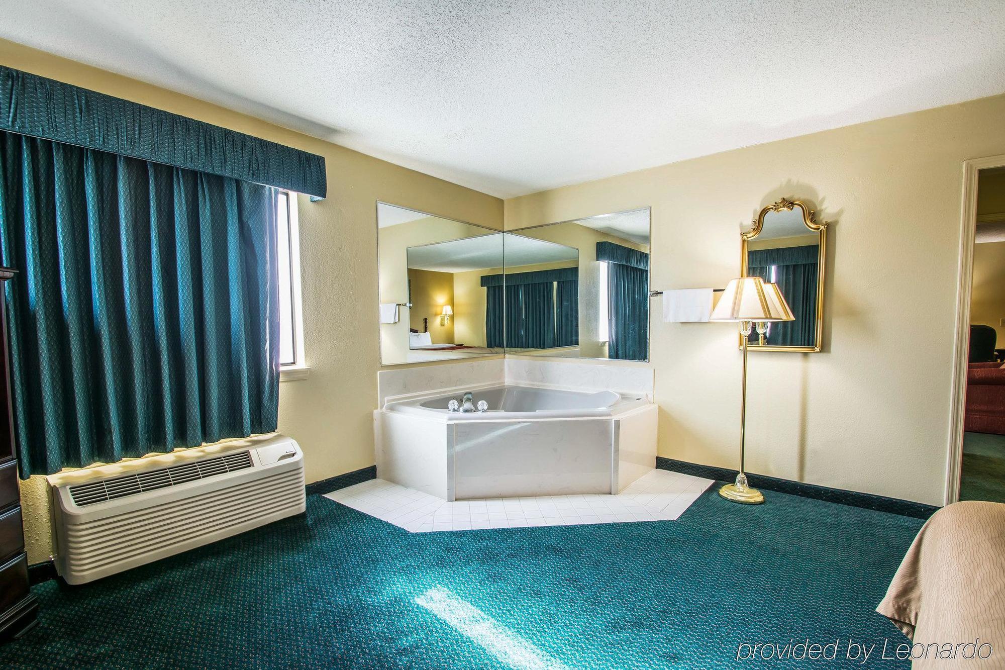 Super 8 By Wyndham Montgomery I-65 Eksteriør billede