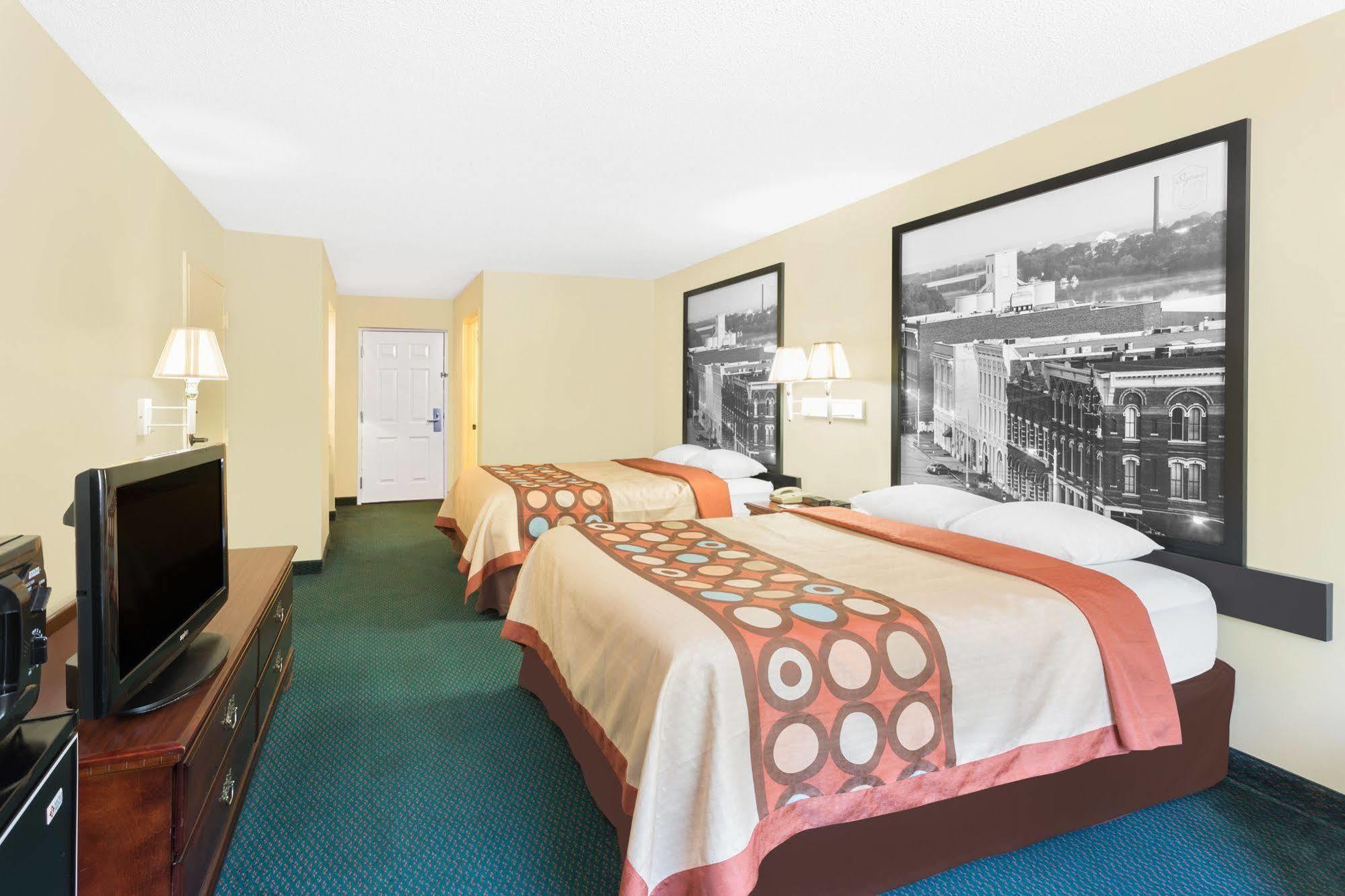 Super 8 By Wyndham Montgomery I-65 Eksteriør billede